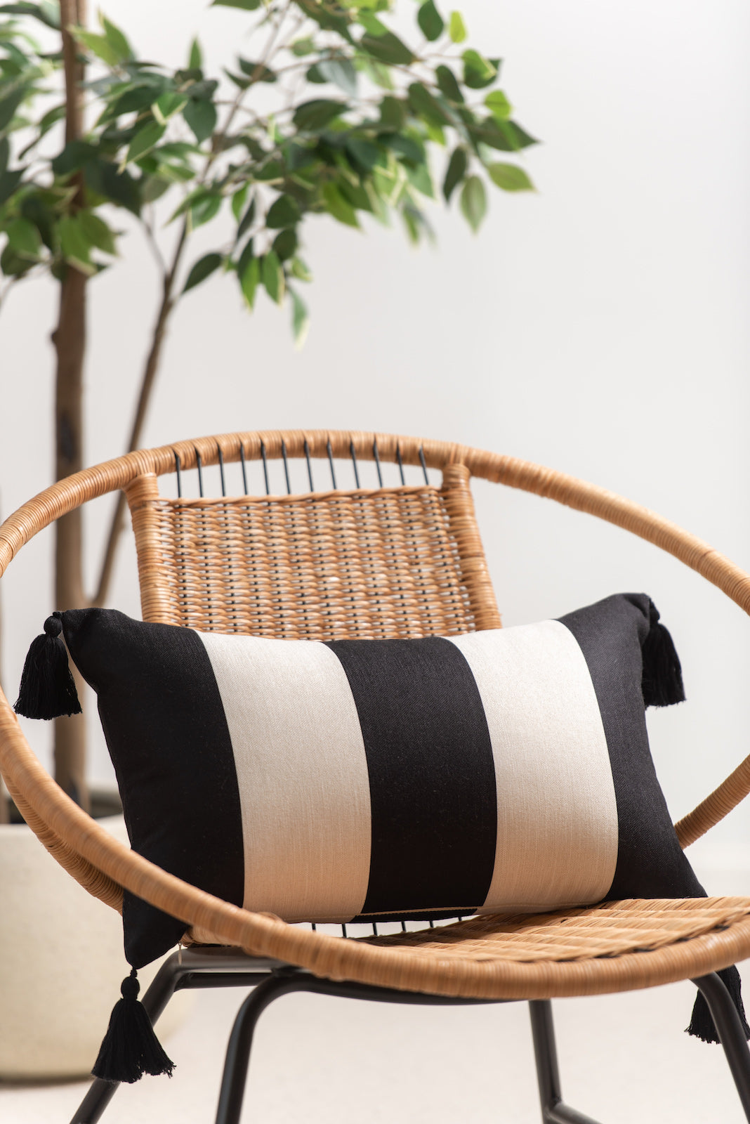 Modern Boho Outdoor Lumbar Pillow Cover, Malta, Striped Tassel, Black, 12"x20"