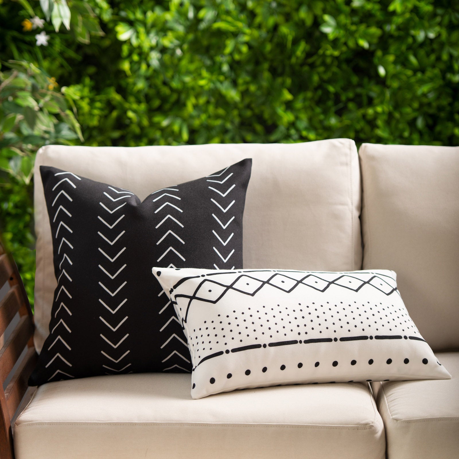 Mudcloth Inspired Outdoor Pillow Cover, Arrowhead Black, 18"x18"