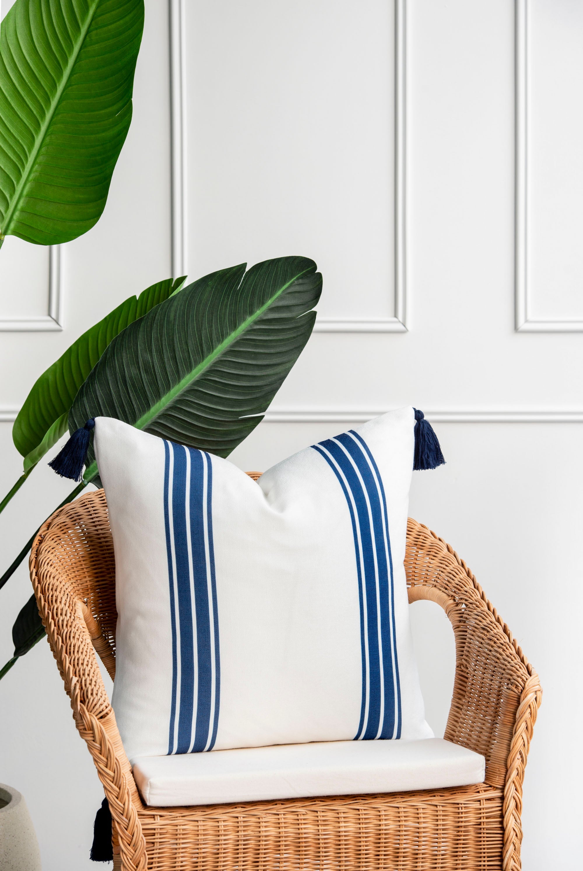 Coastal Indoor Outdoor Pillow Cover, Aviv, Striped Tassel, Navy Blue, 20"x20"-1
