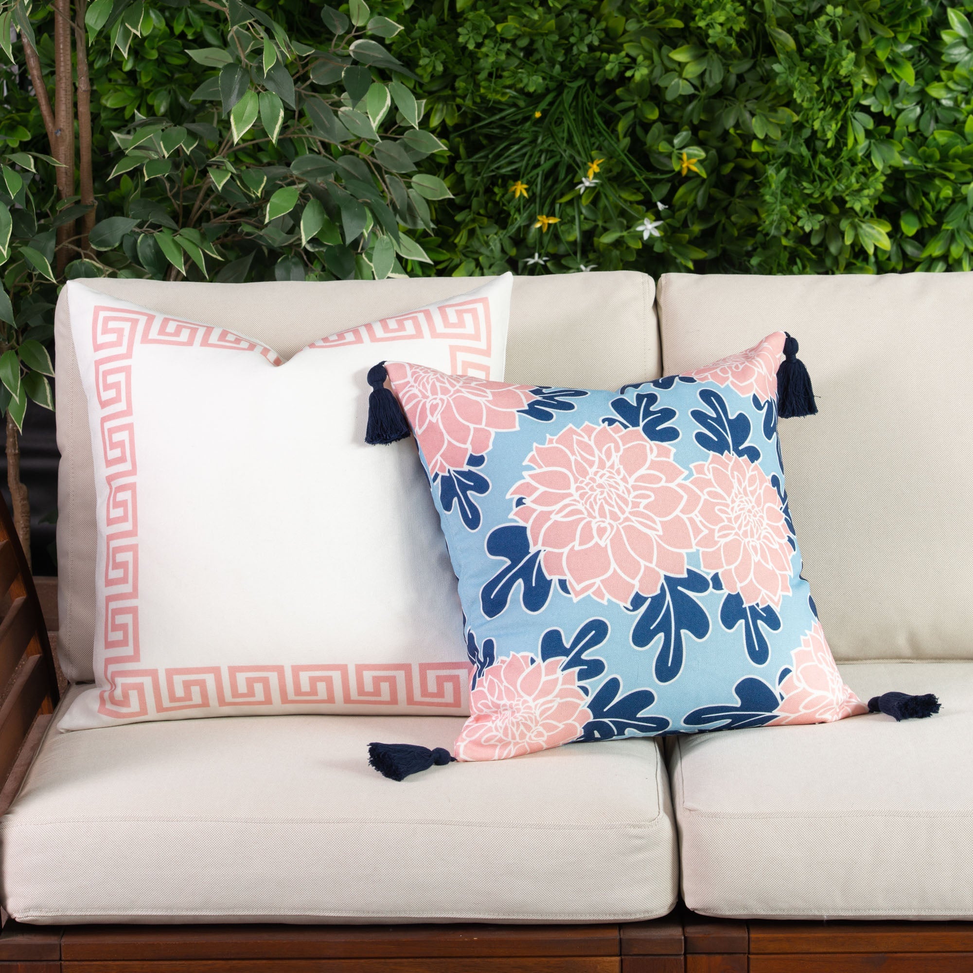 Floral Indoor Outdoor Pillow Cover, Vene, Dahlia Floral, Blue, 18"x18"