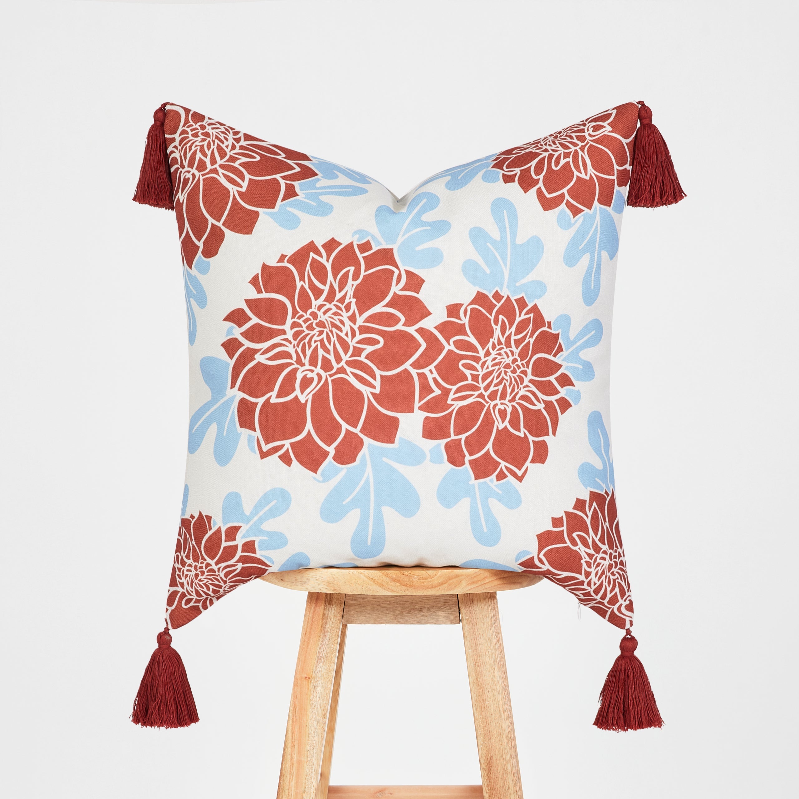 Floral Indoor Outdoor Pillow Cover, Vene, Dahlia Floral, Red, 18"x18"